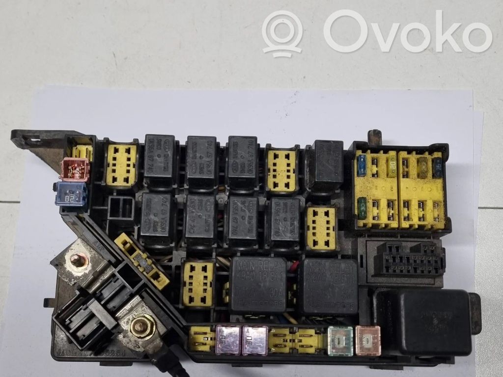 KIA Carnival Fuse box set 