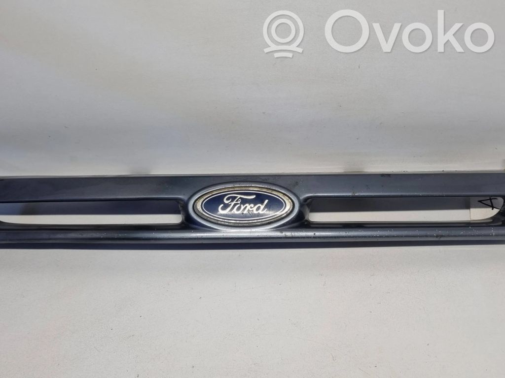 Ford Escort Etusäleikkö 