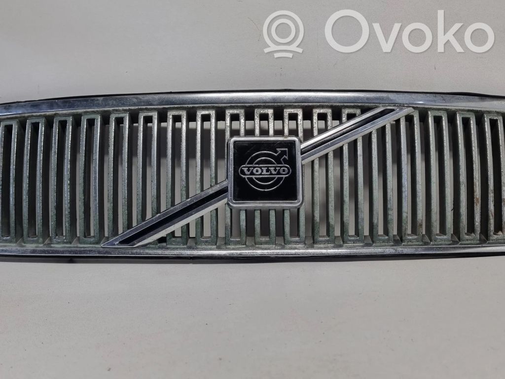 Volvo V70 Maskownica / Grill / Atrapa górna chłodnicy 