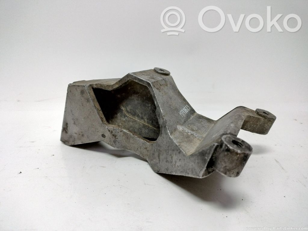 Volkswagen Caddy Engine mount bracket 