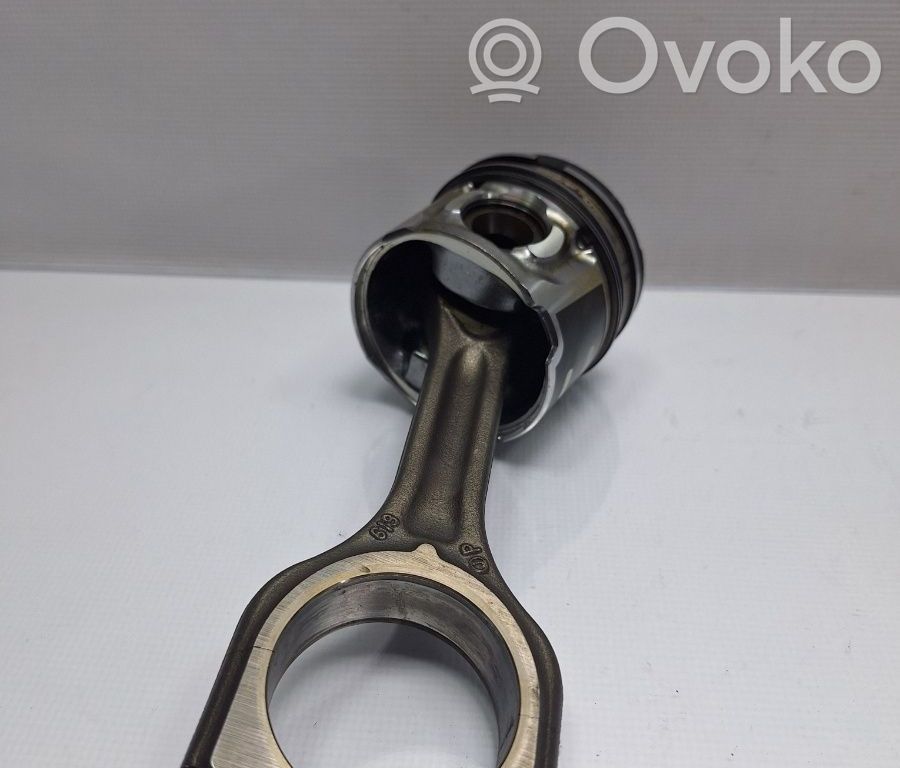 Ford Focus Piston cu bielă 