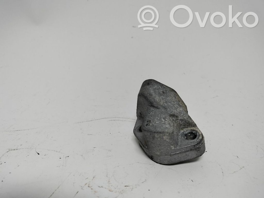 Volkswagen Polo IV 9N3 EGR-venttiilin/lauhduttimen kiinnike 