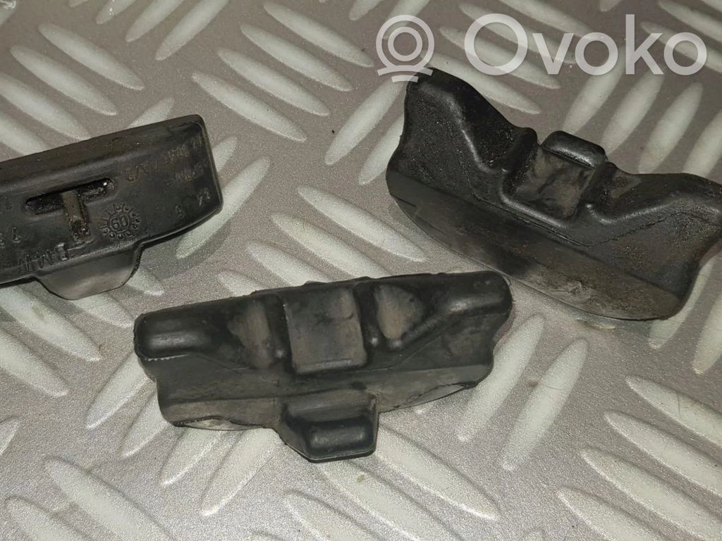 BMW 5 E60 E61 Radiator mount bracket 