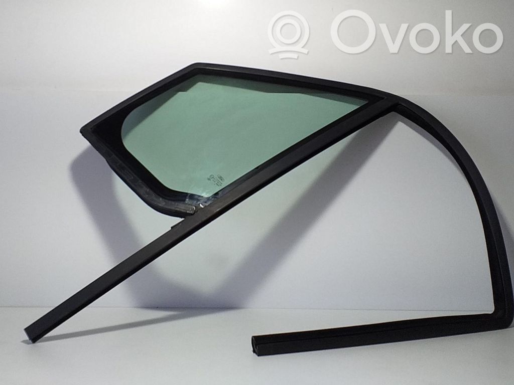 Front triangle window/glass   P9PC,73440