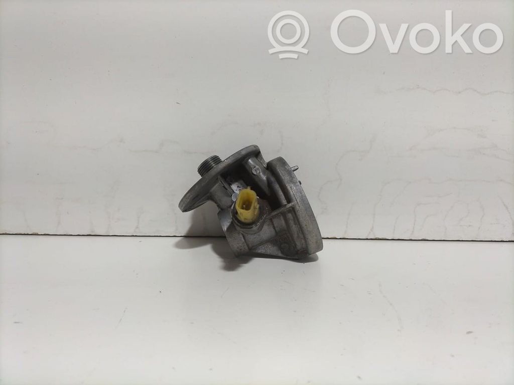 Nissan Qashqai Mocowanie / uchwyt filtra oleju 