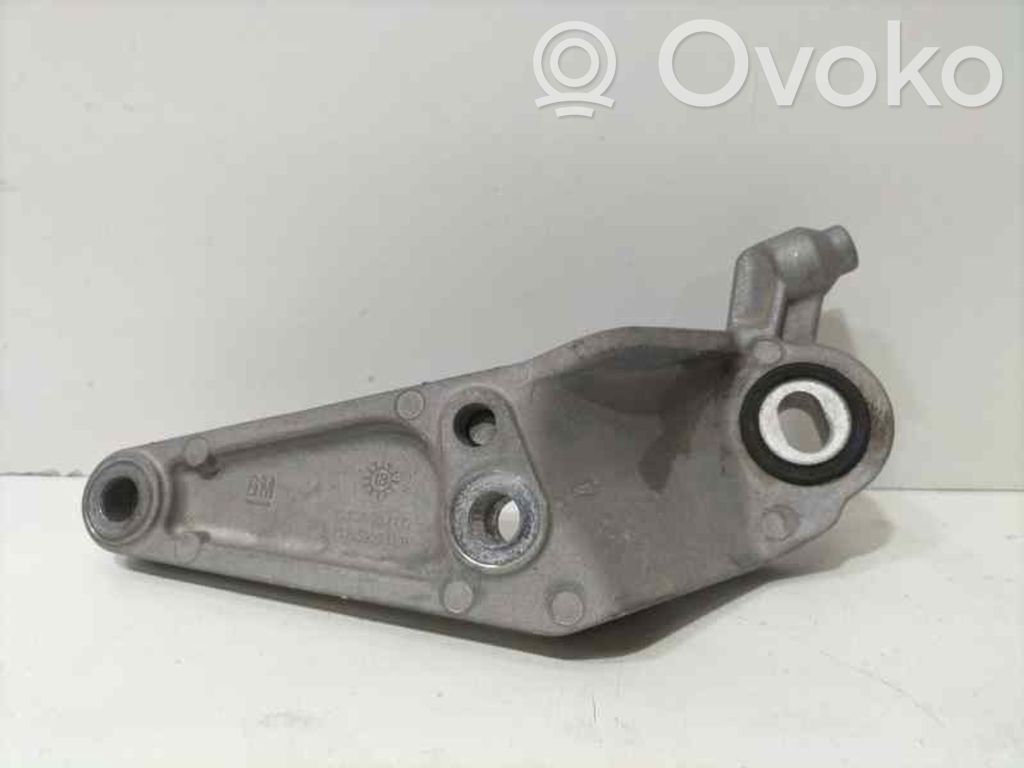 Engine mount bracket   13130723,84805