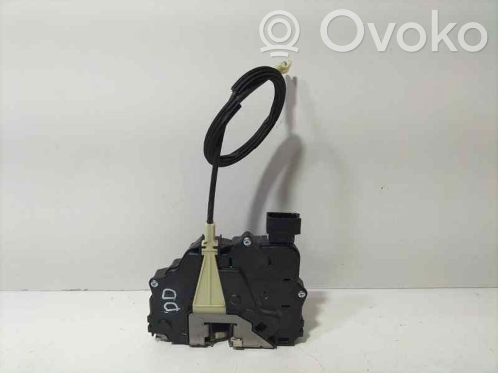 Opel Corsa E Priekšpusē slēdzene 