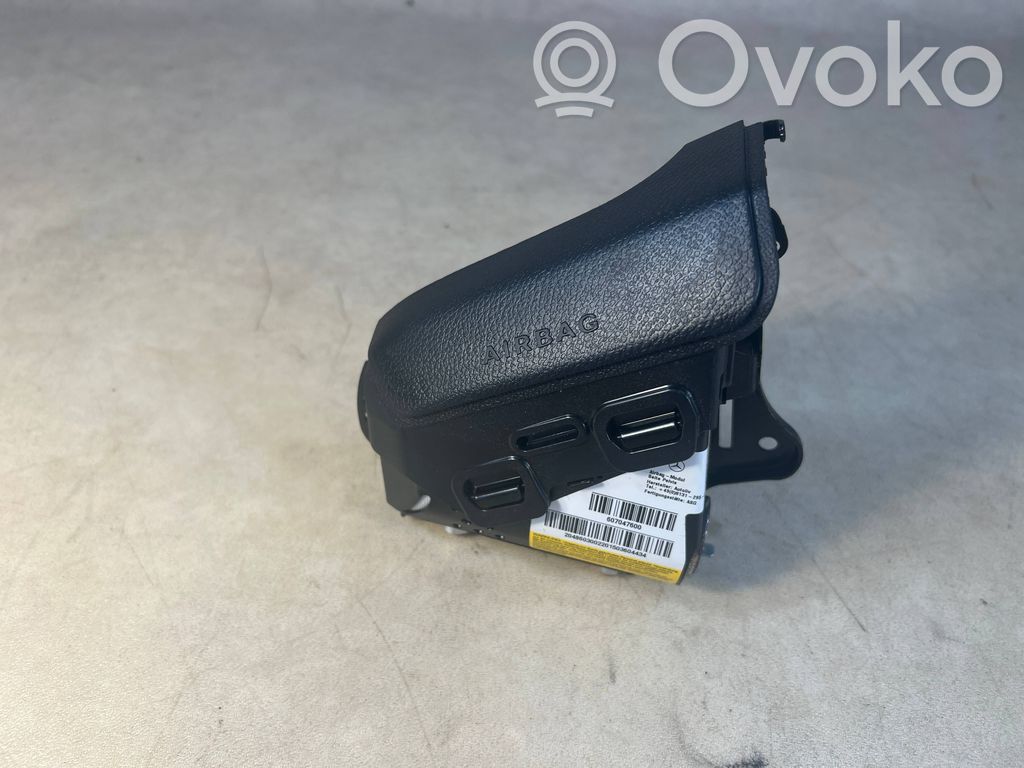 Mercedes-Benz C W204 Airbag pentru genunchi 