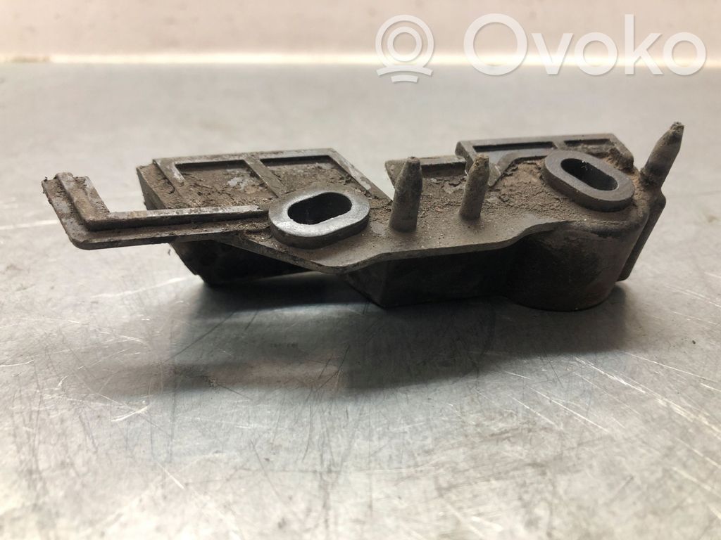 Audi A4 S4 B8 8K Uchwyt / Mocowanie zderzaka przedniego 