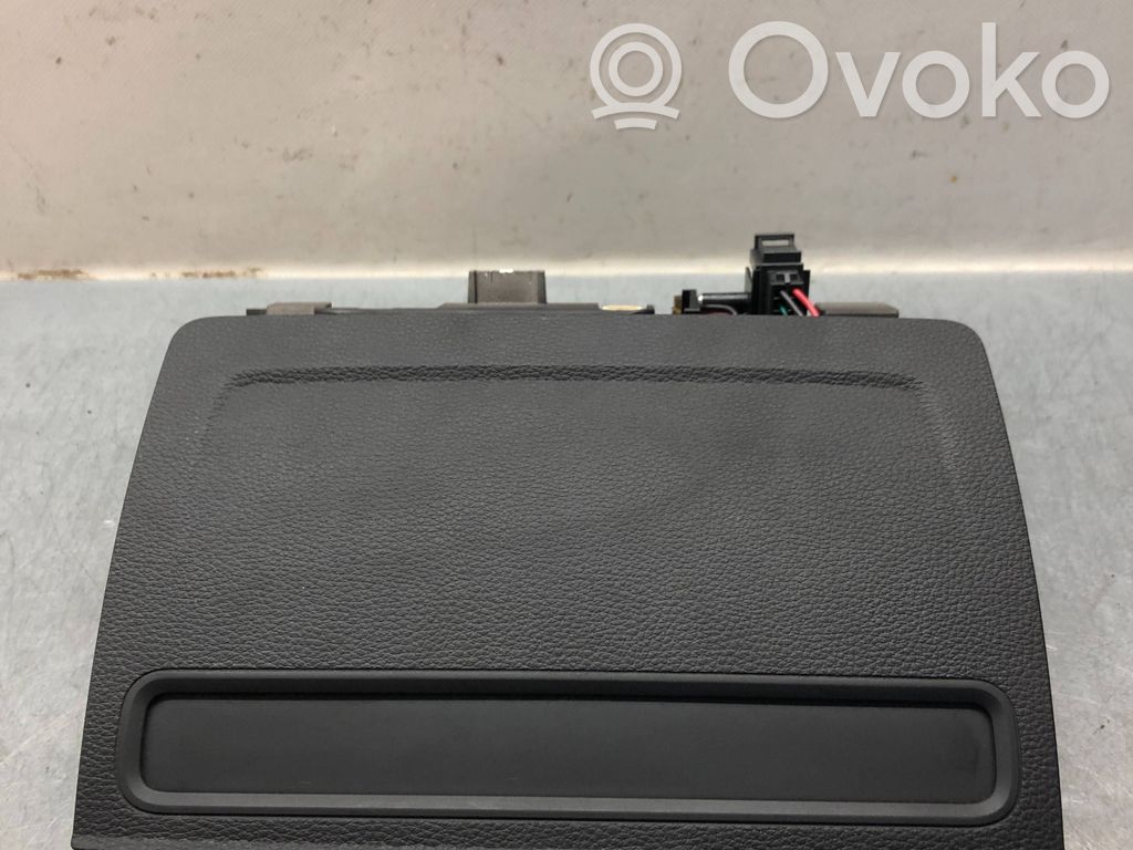 Monitor / wyświetlacz / ekran   8V0857273H,8V0919603A,QFAD012C,8V0857974D