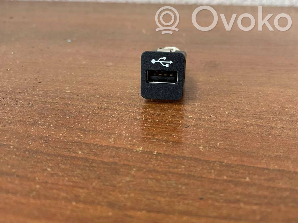BMW 6 F12 F13 USB socket connector 