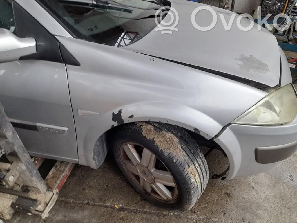 Renault Megane II Etulokasuojan reuna 