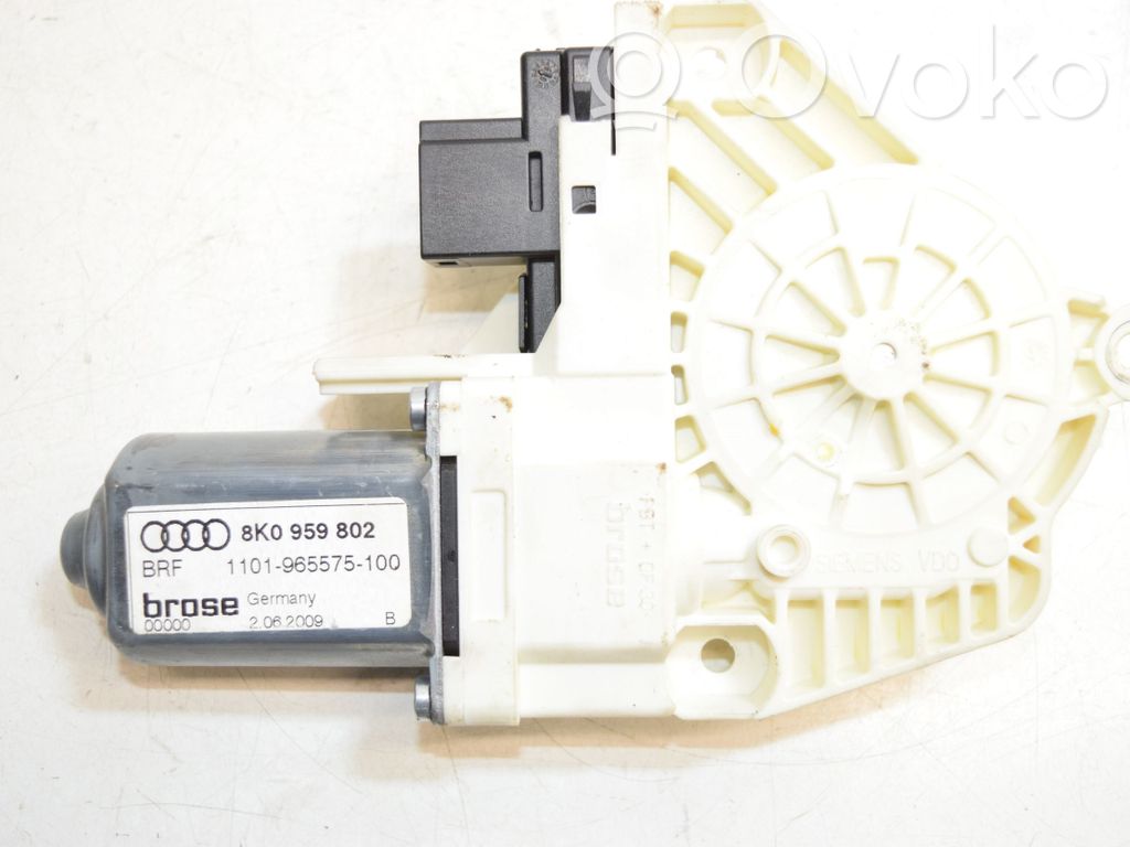 Motor del regulador de la ventanilla de la puerta delantera   8K0959802