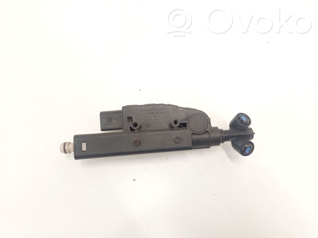 Audi A8 S8 D3 4E Dysza spryskiwacza lampy przedniej 