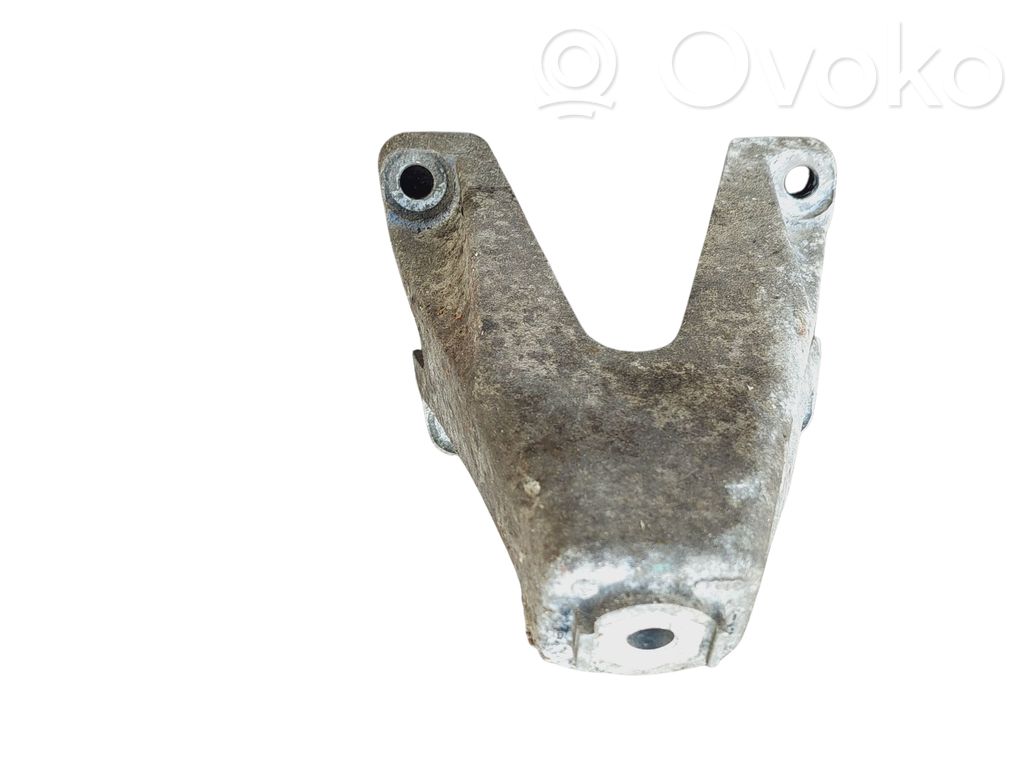Audi A8 S8 D3 4E Engine mounting bracket 