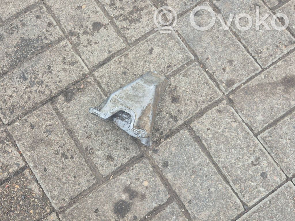 Audi A4 S4 B5 8D Traversă cutie viteze 