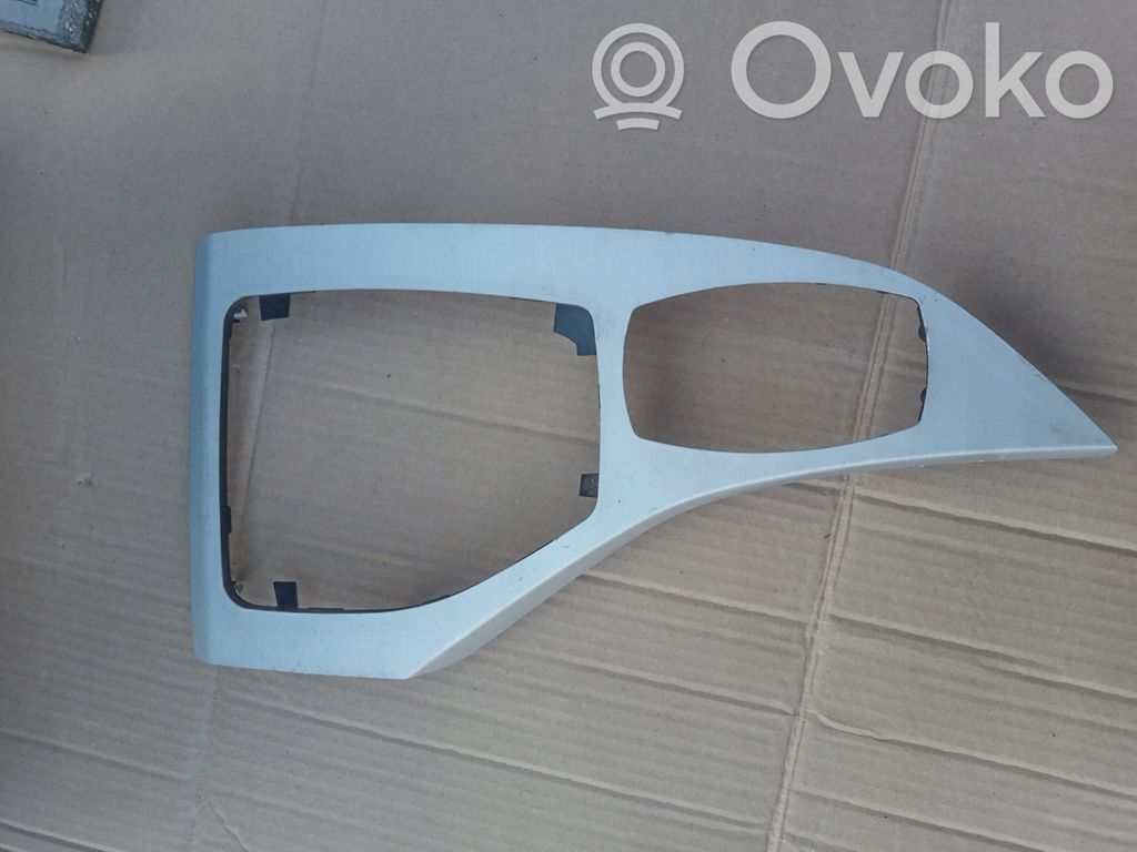 BMW X3 E83 Pavarų perjungimo svirties apdaila (plastikinė) 
