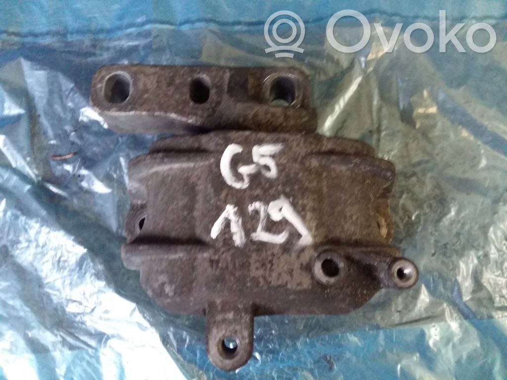Engine mount bracket   1K0199262AA
