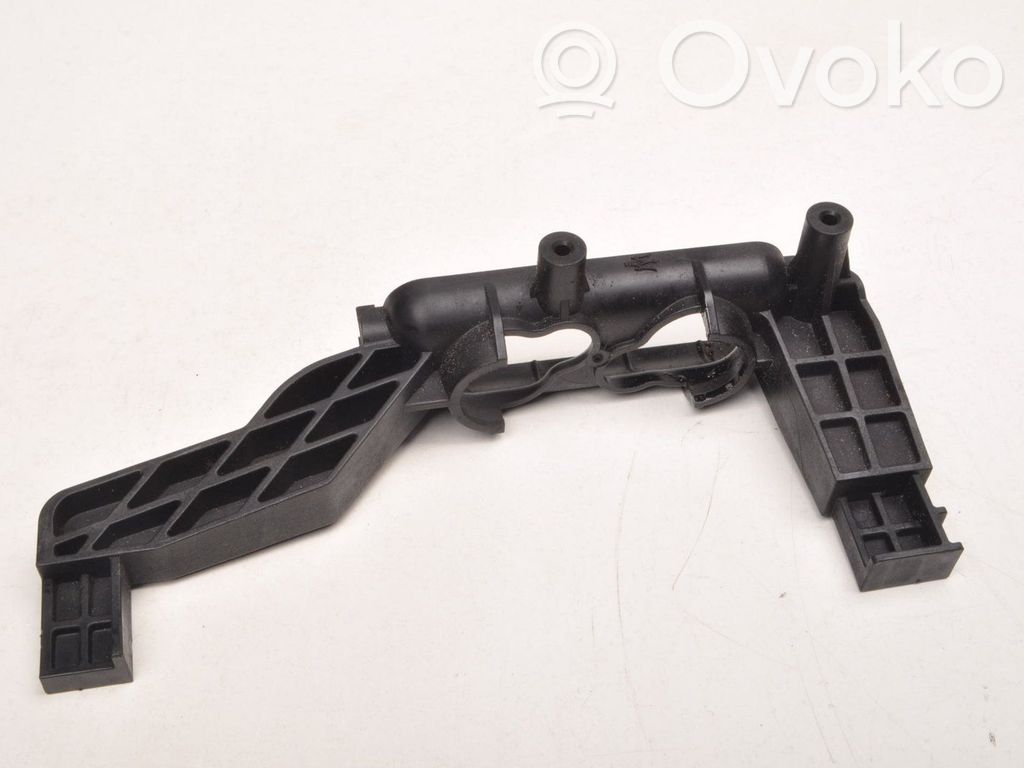 Radiator mount bracket   16462007