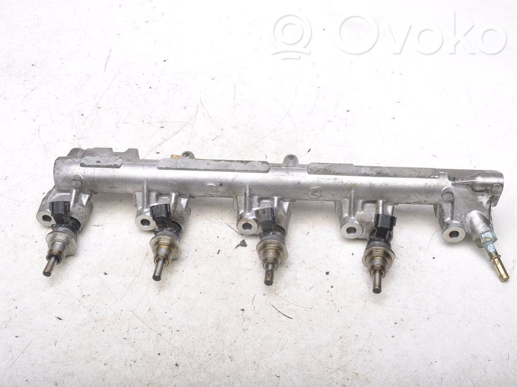 Fuel main line pipe   E7T20171