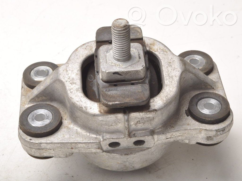 Land Rover Defender Engine mounting bracket 