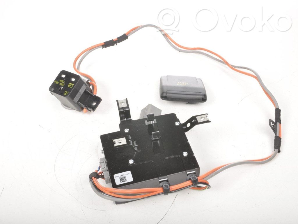 Ford Grand C-MAX Gniazdo 12V przednie 