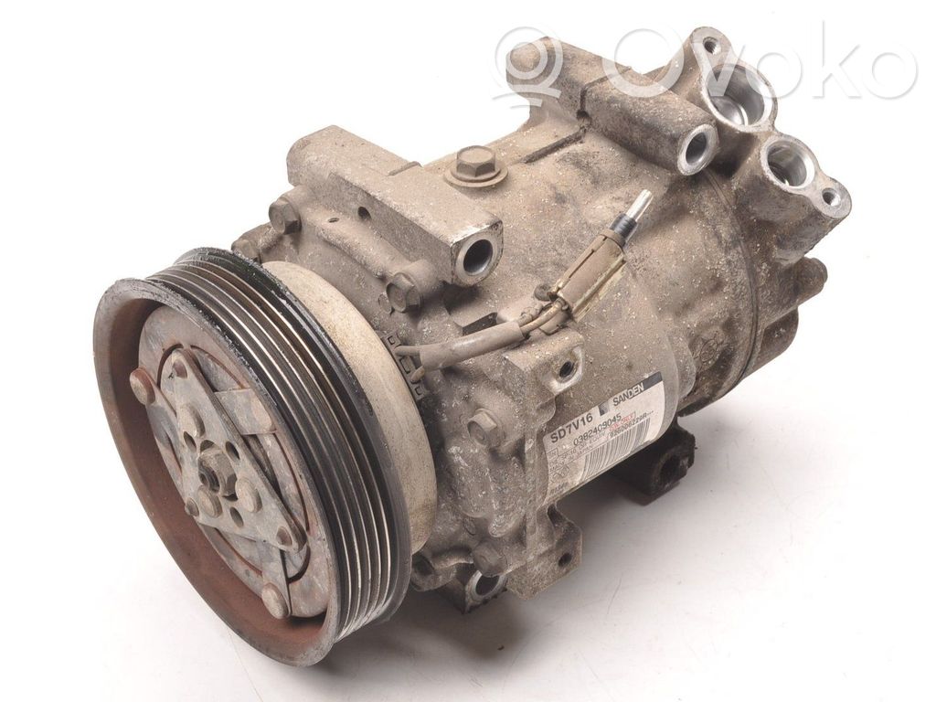 Dacia Duster Air conditioning (A/C) compressor (pump) 