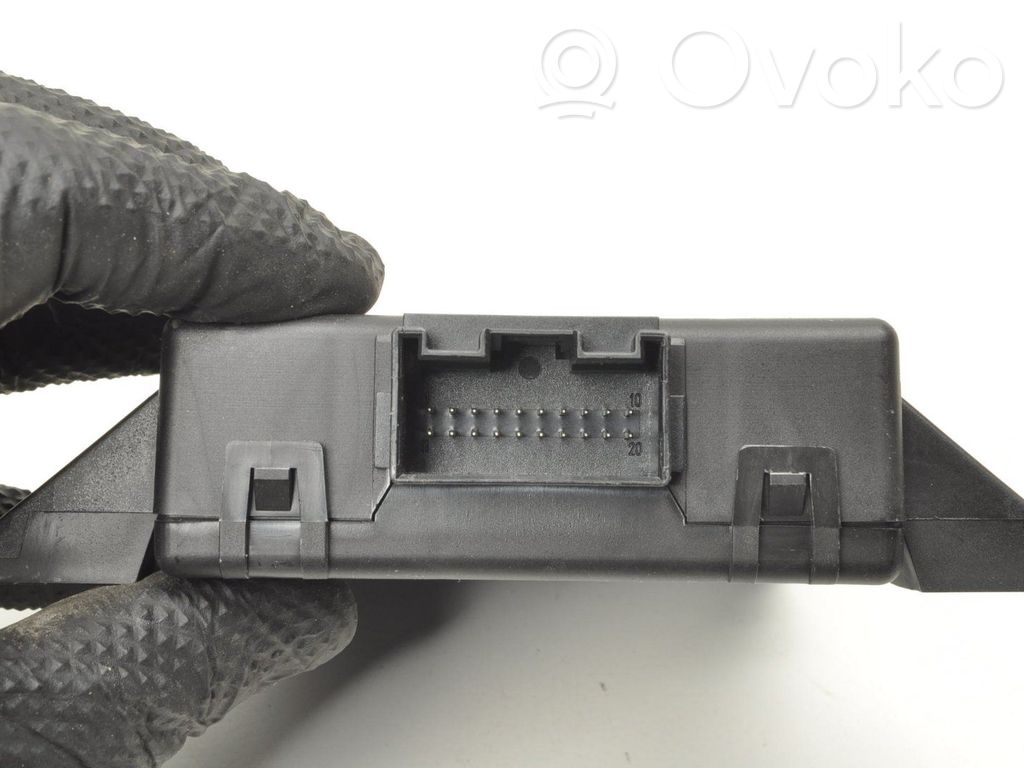 Gateway control module   95B907530P