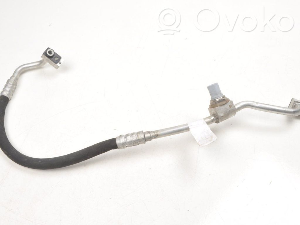 Ilmastointilaitteen putki (A/C)   1EA816545M,4N0959126K