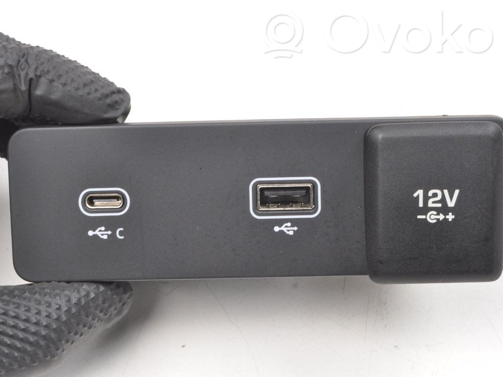 Jaguar I-Pace Gniazdo / Złącze USB 