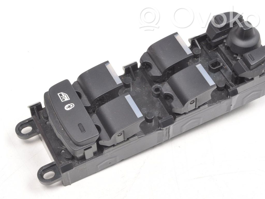 Jaguar I-Pace Quarter vent window switch 