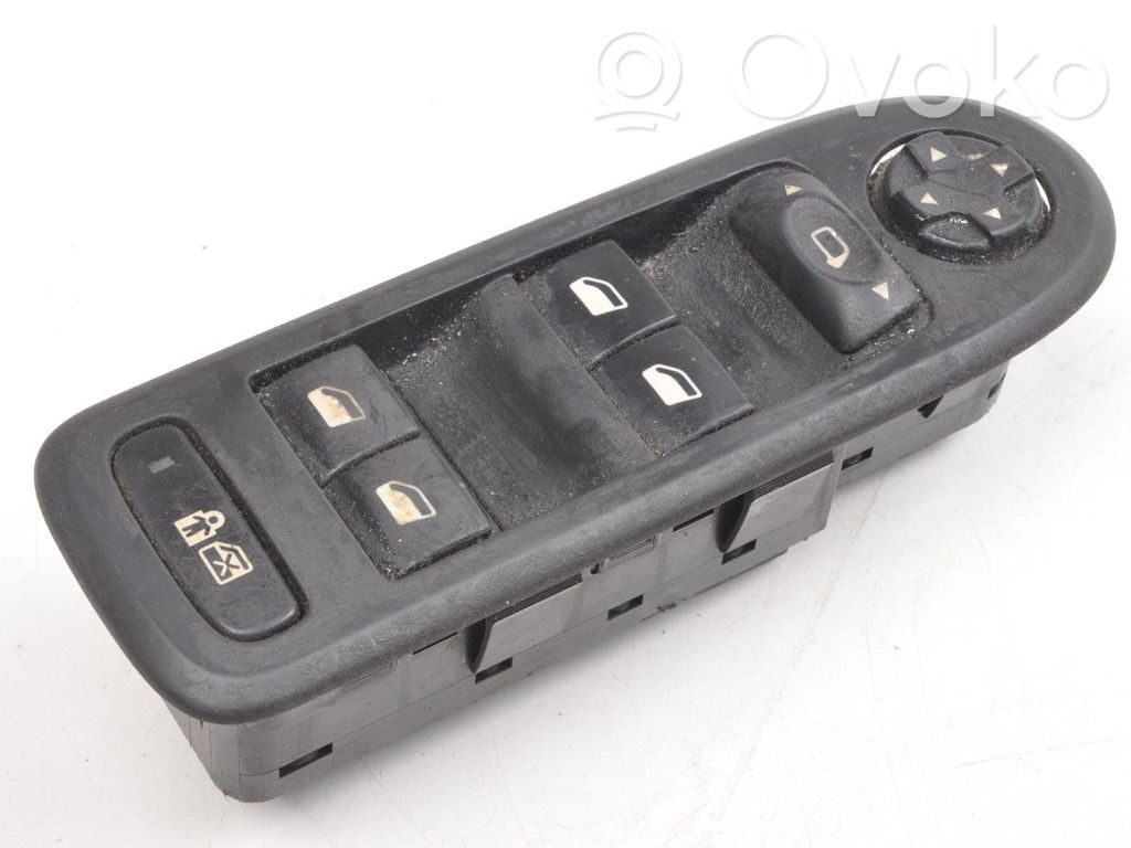 Peugeot 308 Quarter vent window switch 