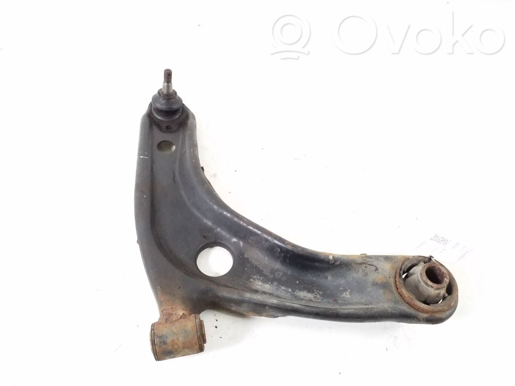 Toyota Yaris Dolny wahacz przedni 