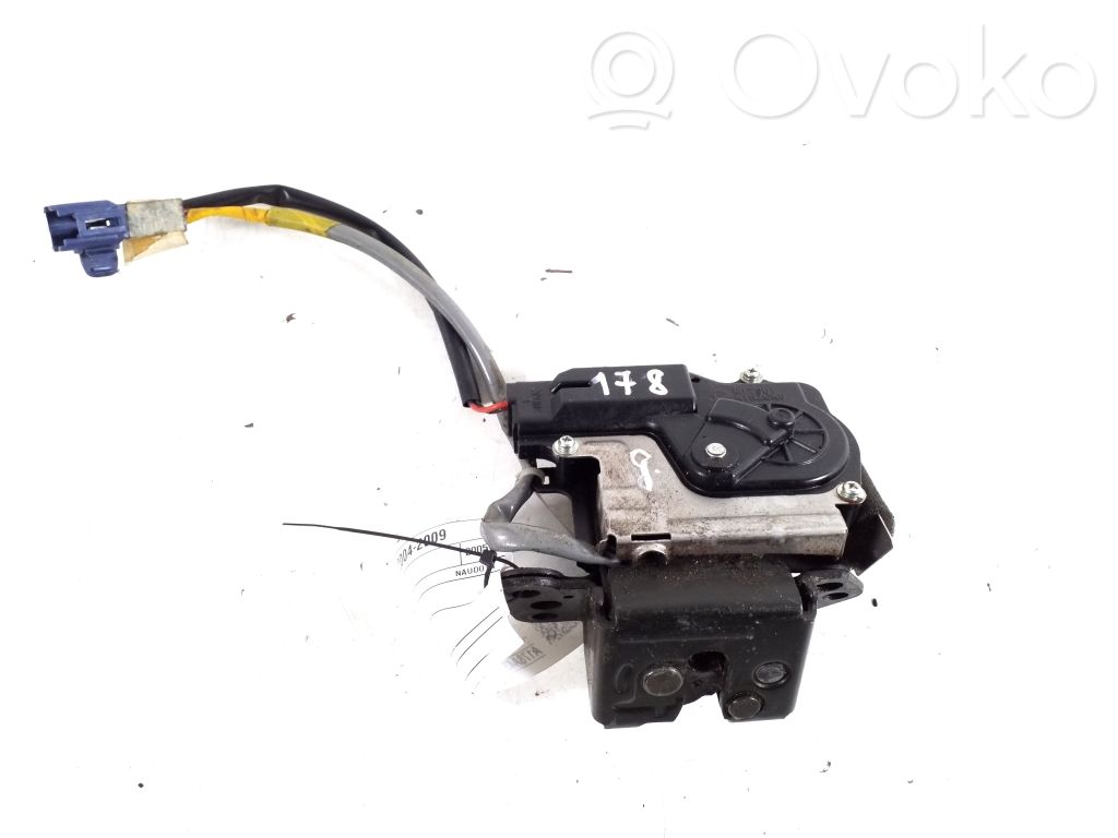 Toyota Corolla Verso AR10 Loading door lock 