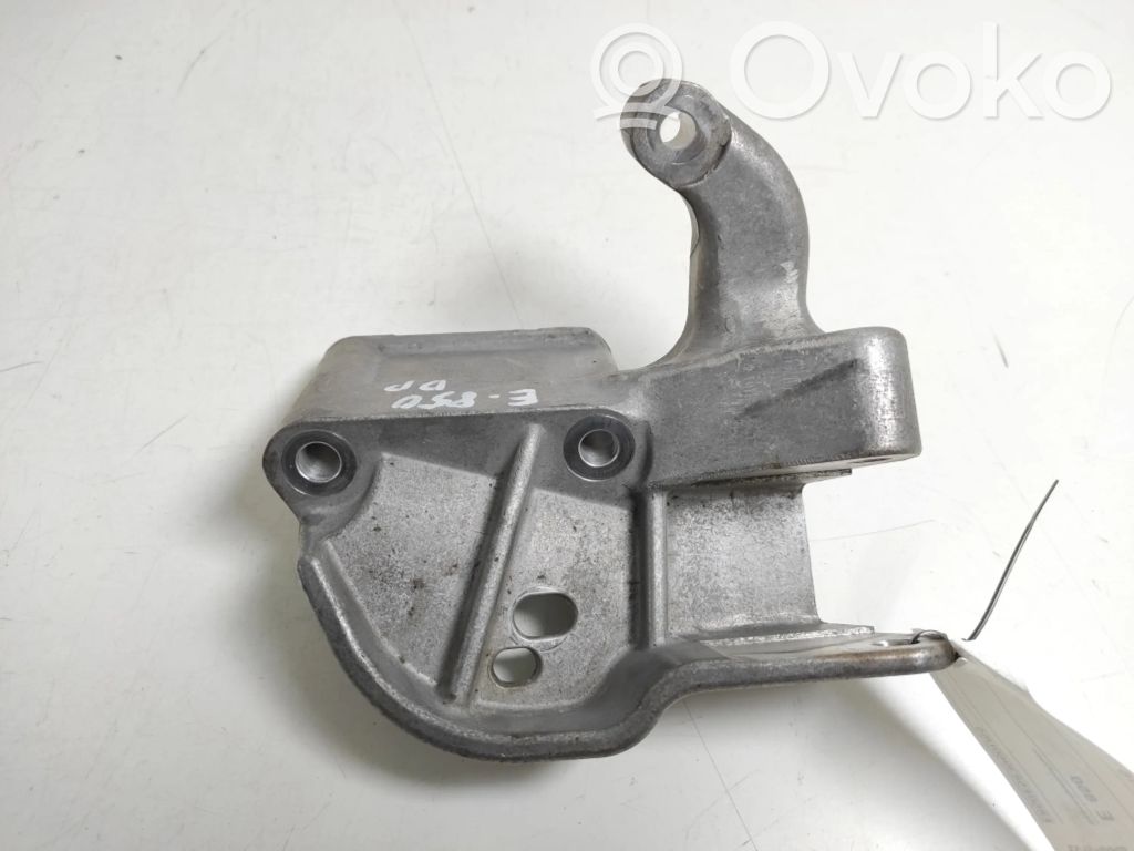 Volvo V40 Engine mounting bracket 