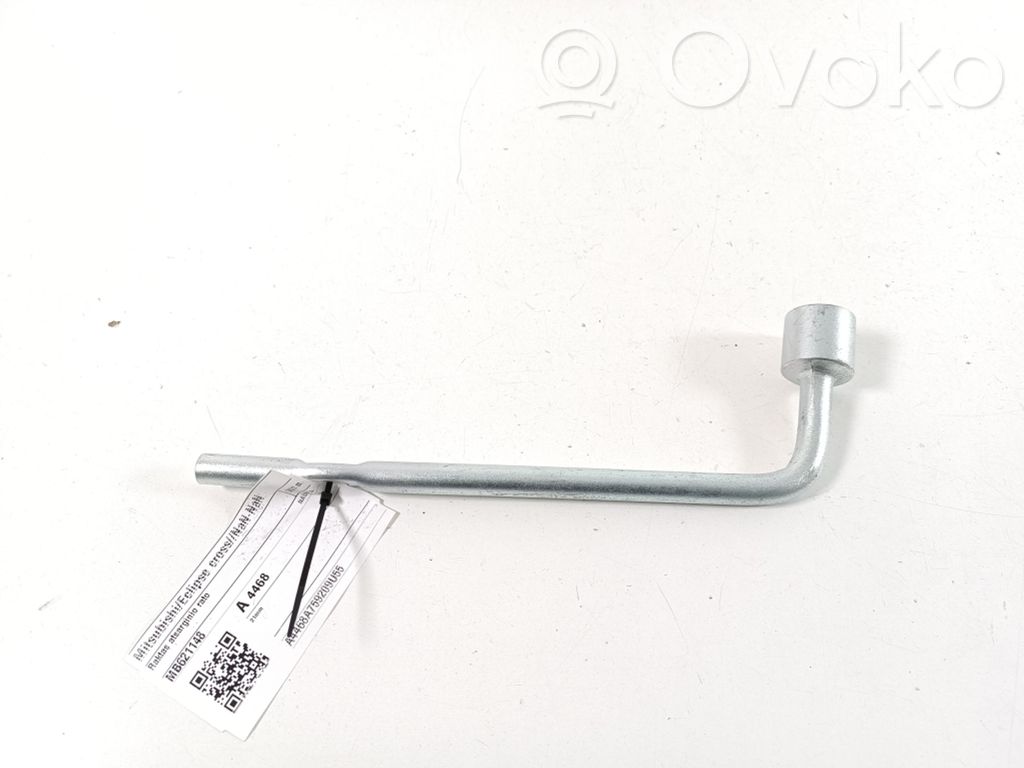 Llave de tuercas de rueda   MB621148