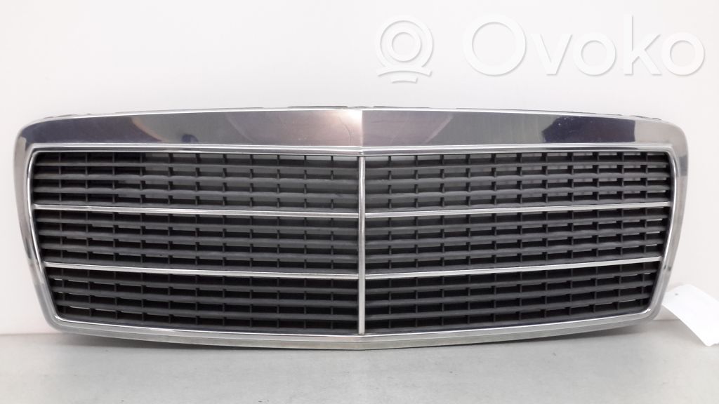 Mercedes-Benz E W210 Atrapa chłodnicy / Grill 