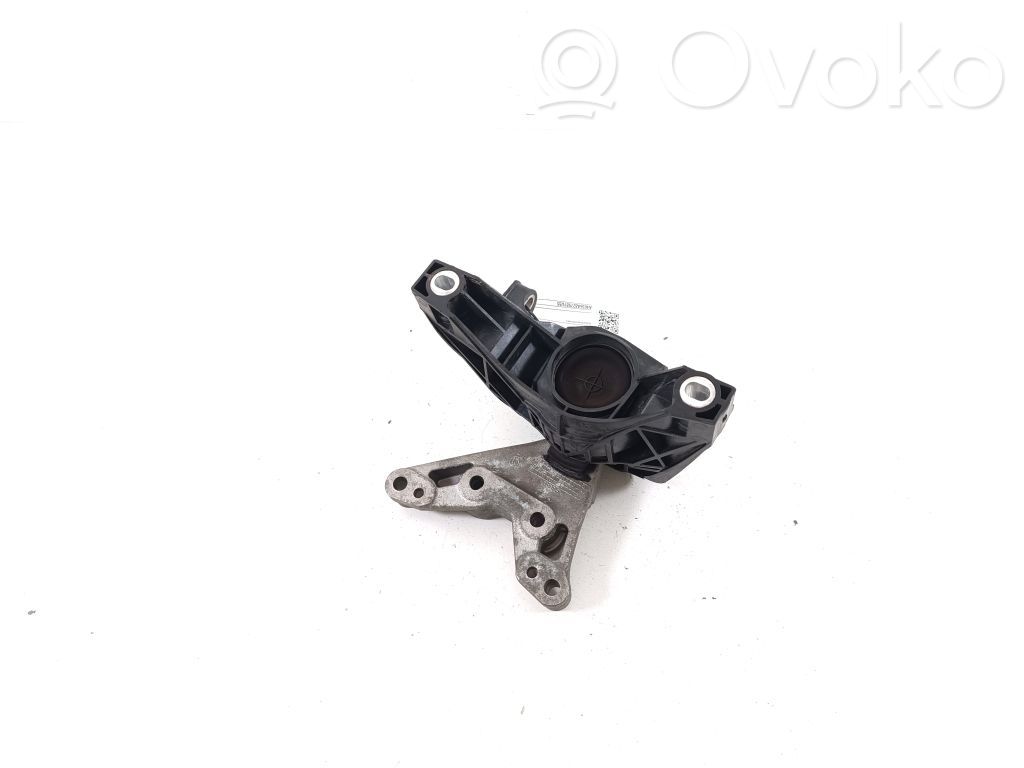 Peugeot 3008 II Engine mount bracket 