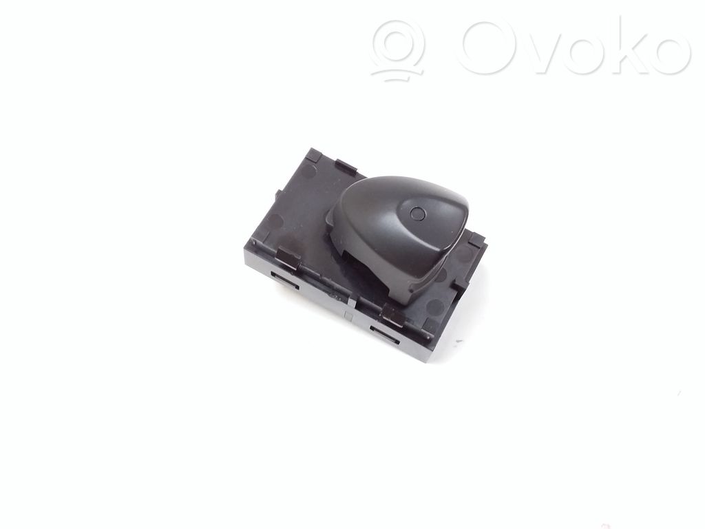 Electric window control switch   YUD100741PUY