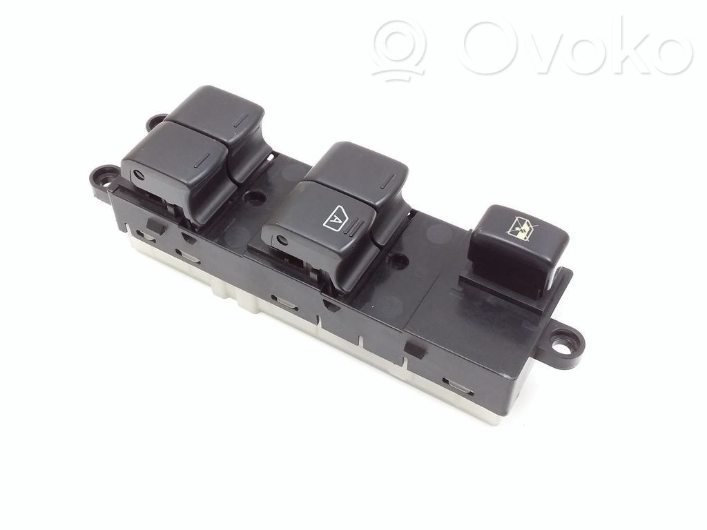Nissan Qashqai Electric window control switch 