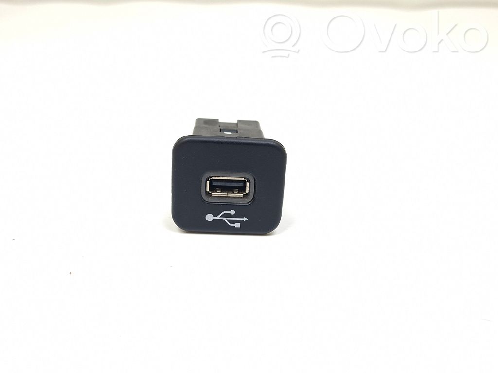 Jeep Compass Gniazdo / Złącze USB 