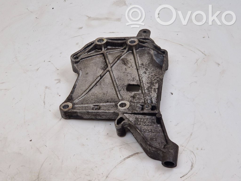 Fiat 500X A/C compressor mount bracket 