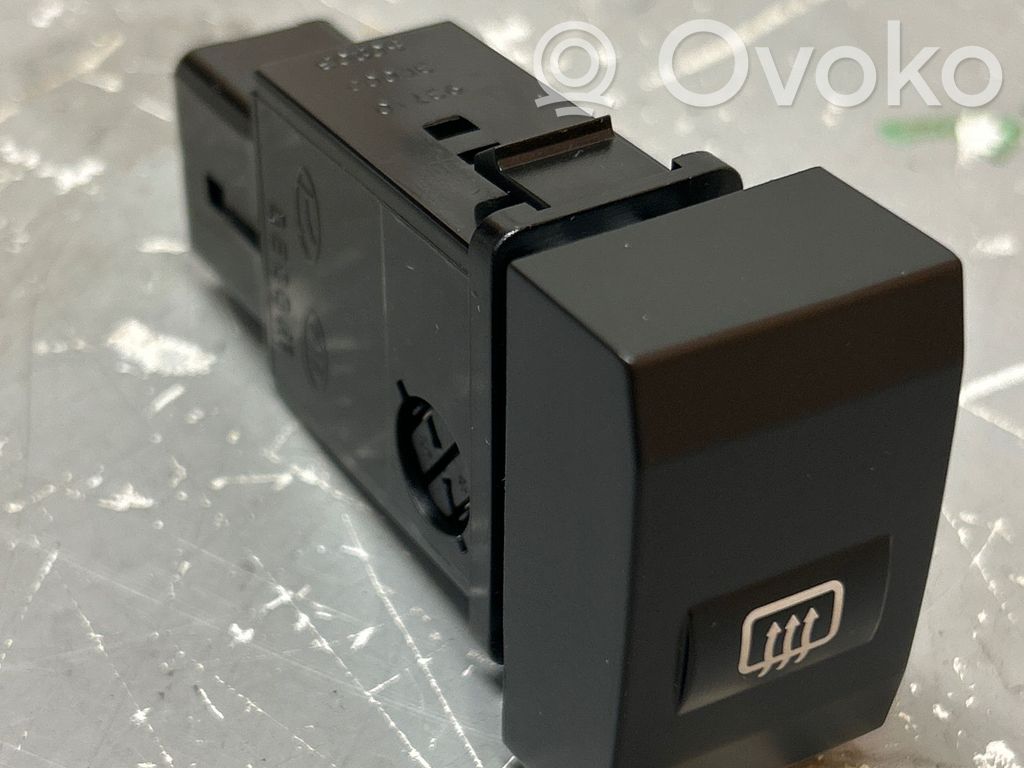 KIA Sorento Windscreen/window heater switch 