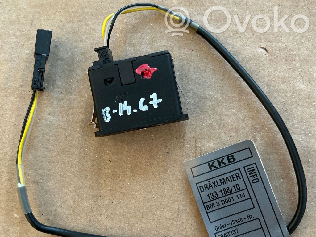 BMW 3 E90 E91 AUX in-socket connector 