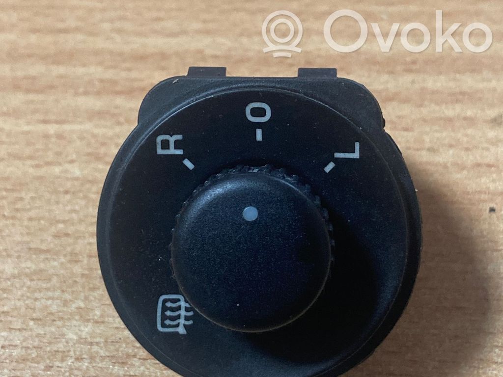 Skoda Octavia Mk2 (1Z) Wing mirror switch 