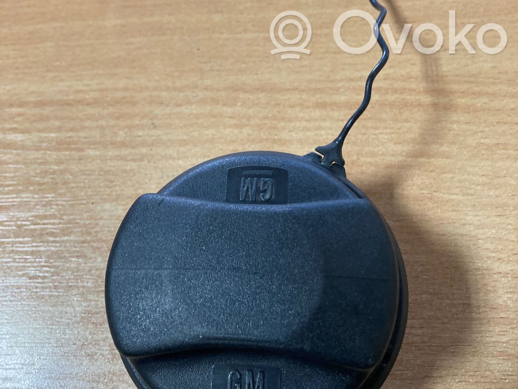 Opel Corsa D Tapa del depósito de combustible 