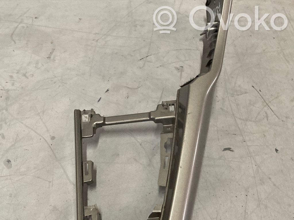 Ford Focus Kita salono detalė 