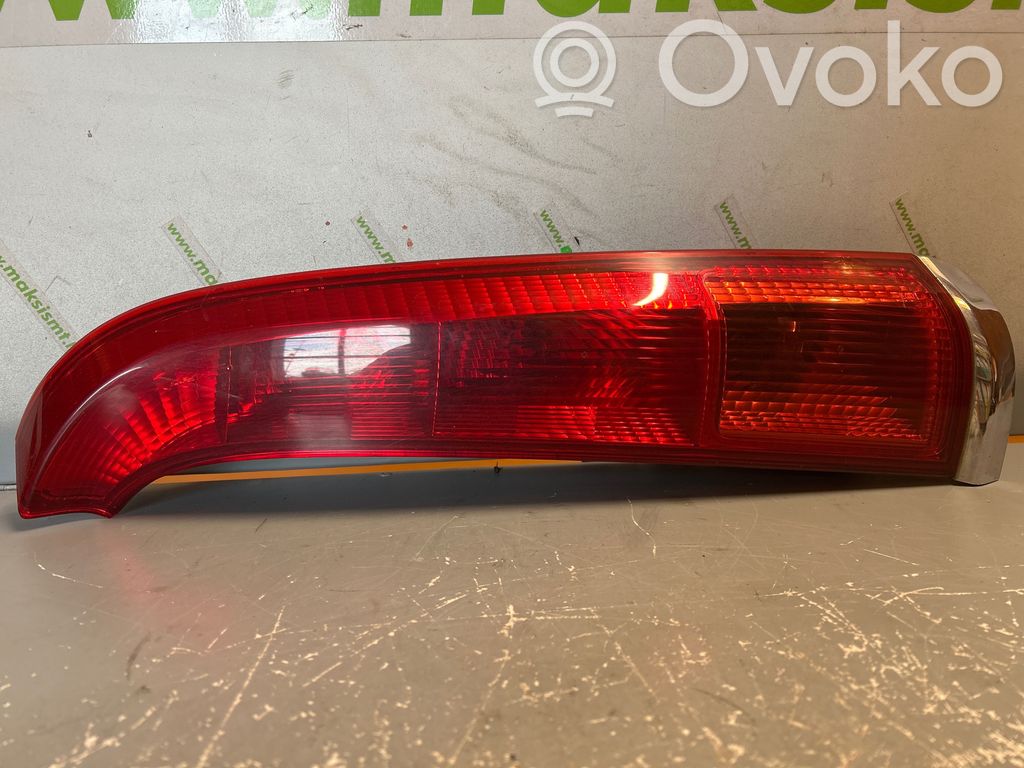 Rear/tail lights   P1483,9940