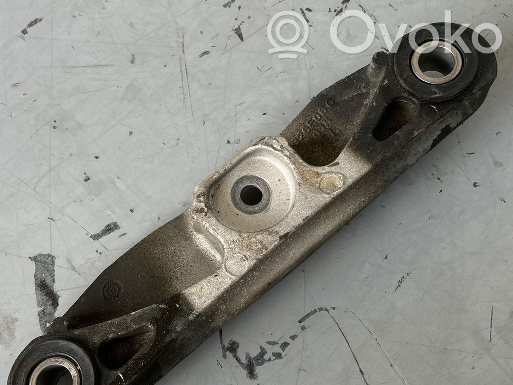 Volvo V40 Engine mount bracket 