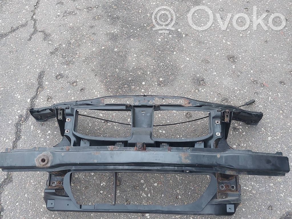 BMW 3 E90 E91 Radiatorių panelė 